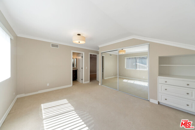 Building Photo - 20634 Nashville St