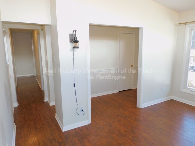 Building Photo - 3110 Canterbury St