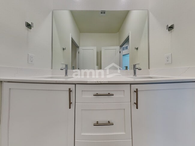 Building Photo - 506 Speckled Orchid Pl