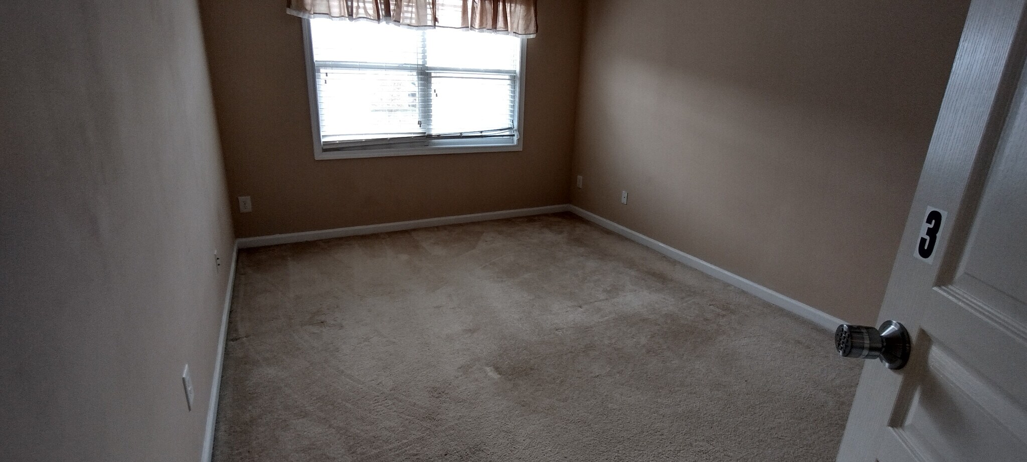 Building Photo - Room in Townhome on Keystone Park Dr