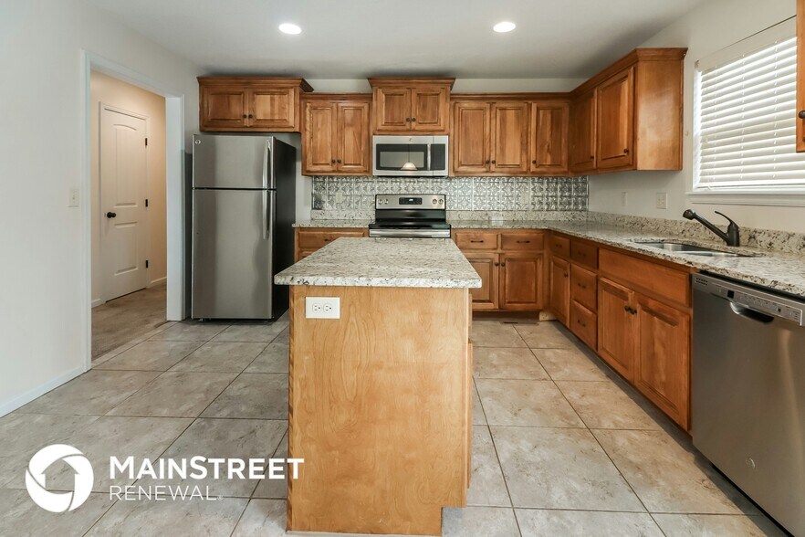 Building Photo - 421 Sunflower Dr