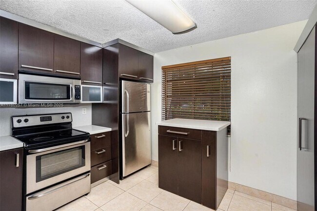 Building Photo - 3553 Magellan Cir