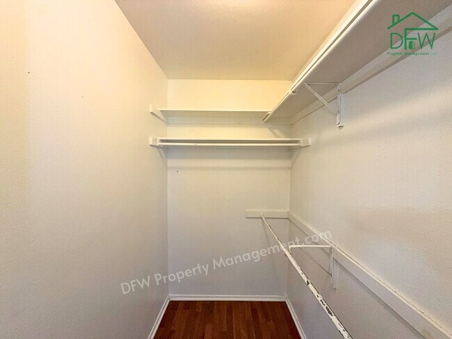 Building Photo - 807 W Walnut St