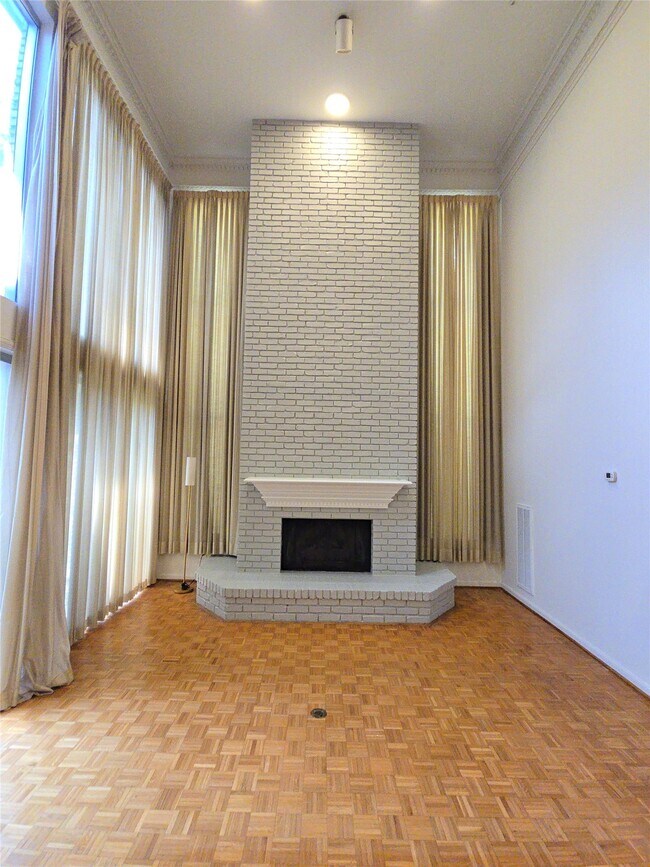 Building Photo - 9731 Briar Forest Dr