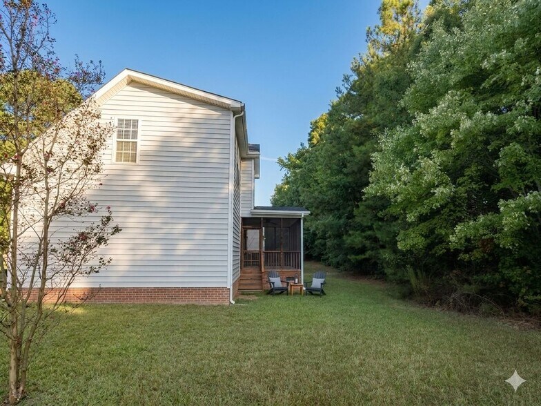 Building Photo - 305 Amaryllis Way