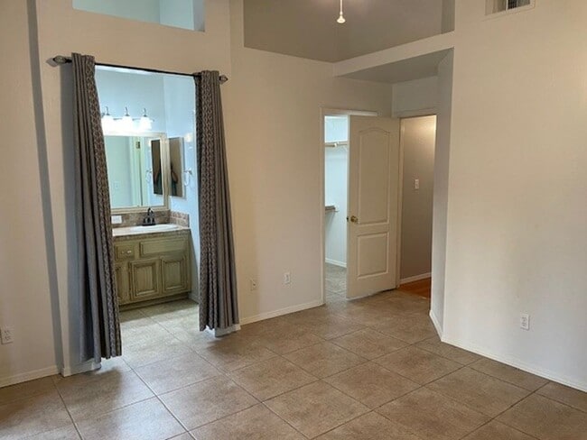 Building Photo - 3025 Starside Dr
