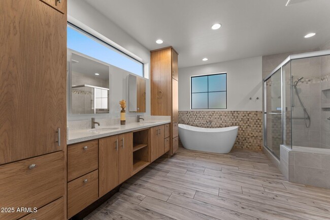Building Photo - 2500 Lupine Ln