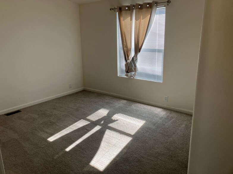 Building Photo - 880 Montecito Dr