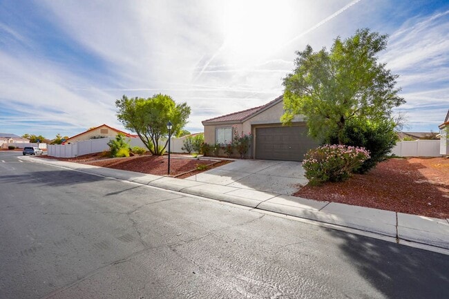Building Photo - Beautifully Updated 3 Bedroom, Single Story North Las Vegas Home In Gated Community