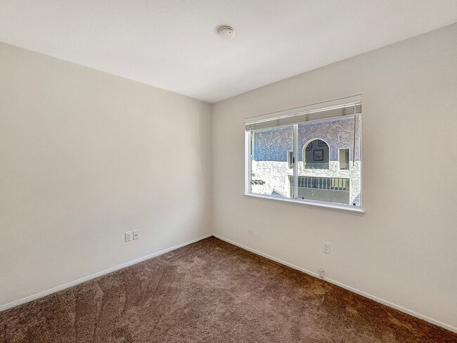 Building Photo - Beautiful 5BD/3BA 2-Story House in Tierras...