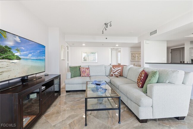 Building Photo - 6585 Nicholas Blvd