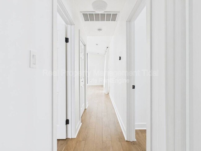 Building Photo - 236 Huntstree Pl