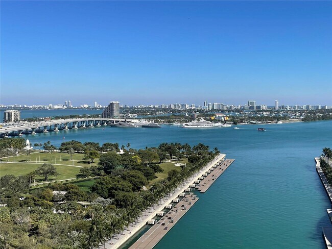Primary Photo - 888 Biscayne Blvd
