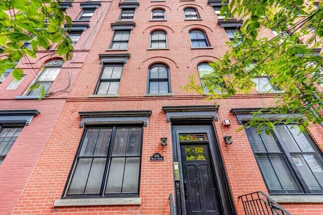 Building Photo - 805 Willow Ave