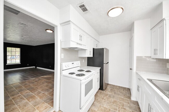 Building Photo - 4519 Reynaldo Dr