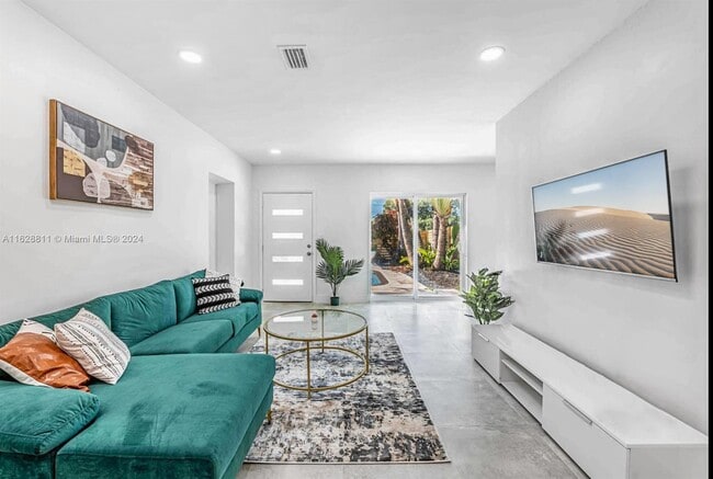 Building Photo - 1612 NE 16th Ave