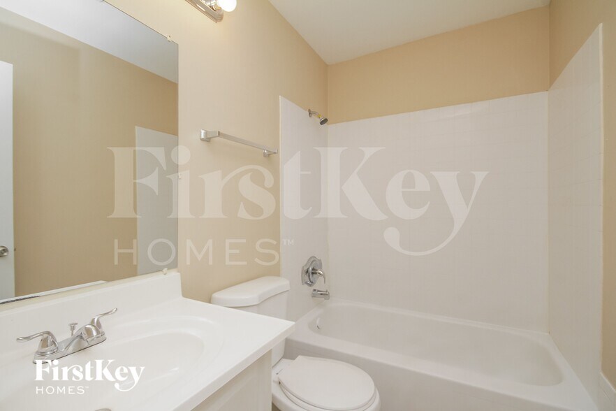 Building Photo - 1838 Ashwood Ln