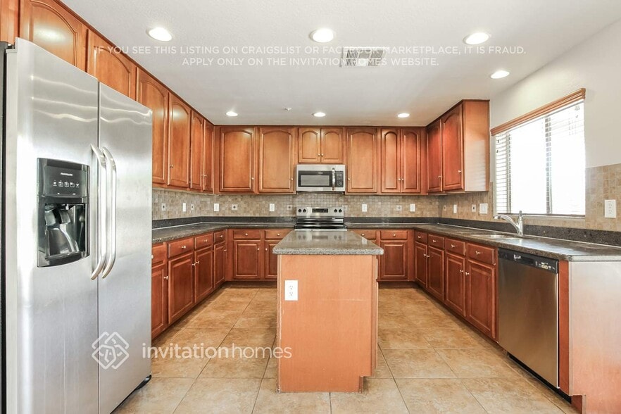 Building Photo - 12794 W Pasaro Dr