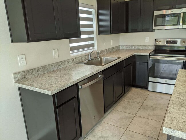 Building Photo - 604 Lychee Ln