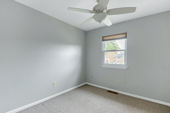 Building Photo - Shadowlawn Heights