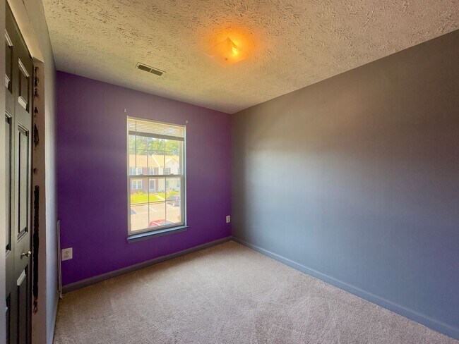Building Photo - 537 MacIntosh Cir