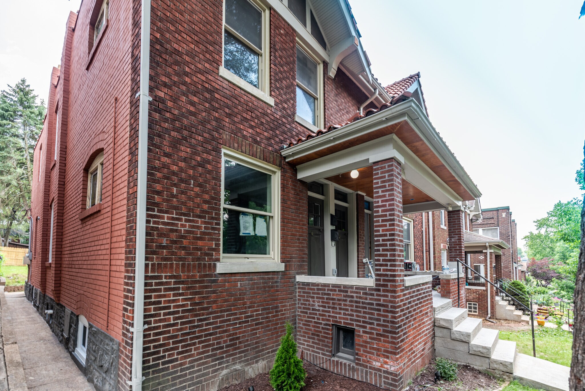 Building Photo - 3930 Utah St
