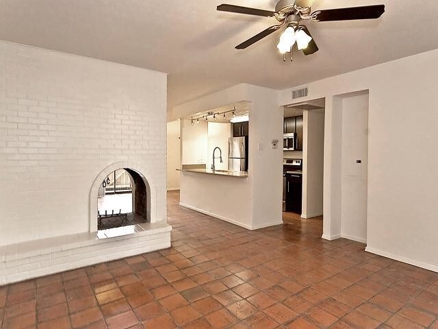 Building Photo - 5909 Birchbrook Dr