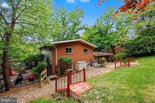 Building Photo - 6306 Beachway Dr