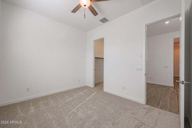Building Photo - 7606 W Jackrabbit Ln
