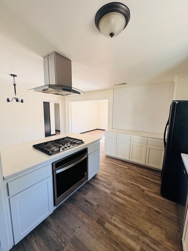 Building Photo - Charming 3 Bed/ 2 Bath Home in Clovis