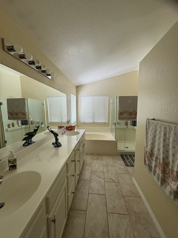 Building Photo - 38068 Floral Cir