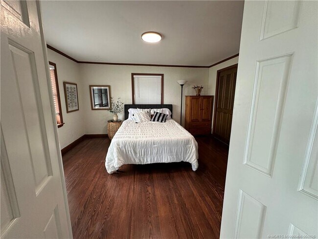 Building Photo - 4490 NE Indian River Dr