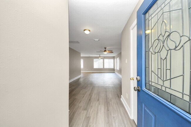 Building Photo - 18178 Woodsdale Ct
