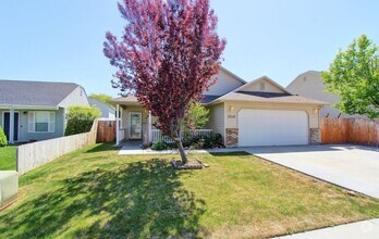Building Photo - Immaculate Single-Level Home