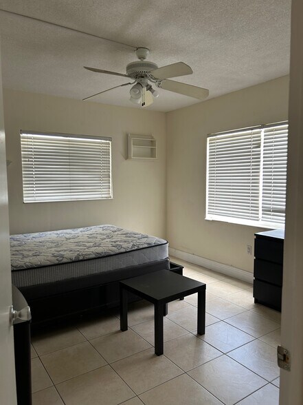 3rd bedroom with queen bed - 265 SW 7th St