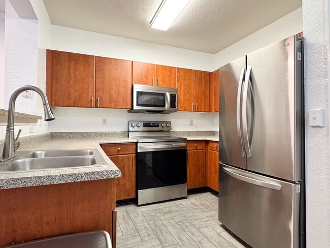 Building Photo - Corner Unit 2 bedroom 2 bathroom at The Grande Downtown