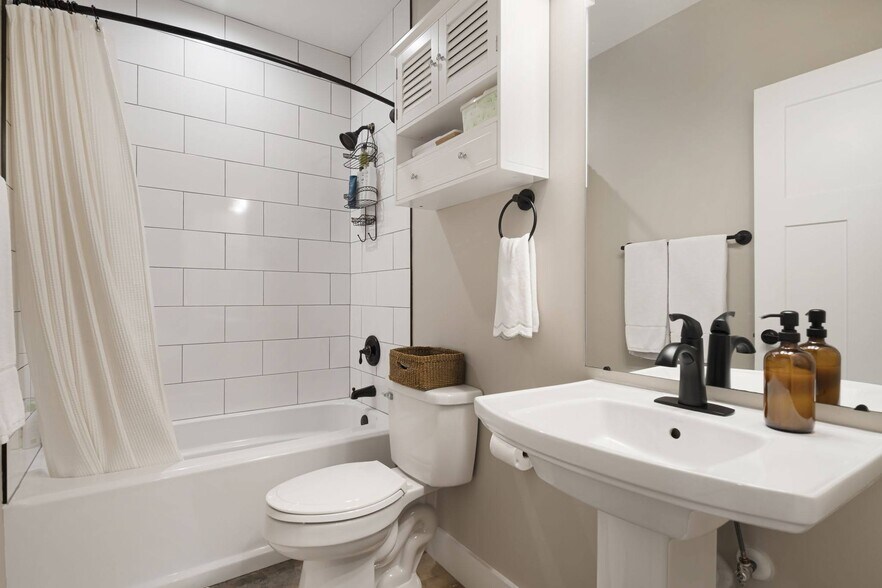 Full bath of lower-level guest suite. - 33 Rex Dr
