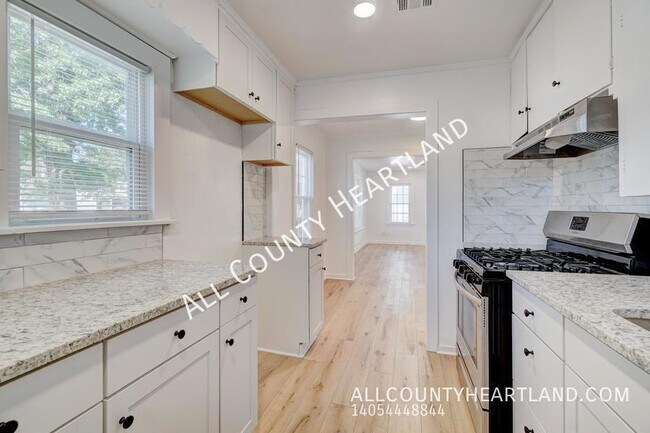 Building Photo - 208 W Kittyhawk Dr