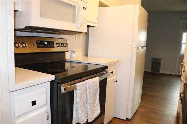 Building Photo - 2572 Stratford Ln