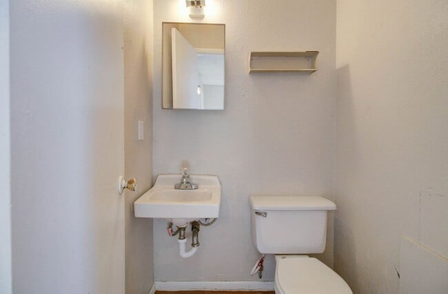 Building Photo - 342 W Taylor Ave