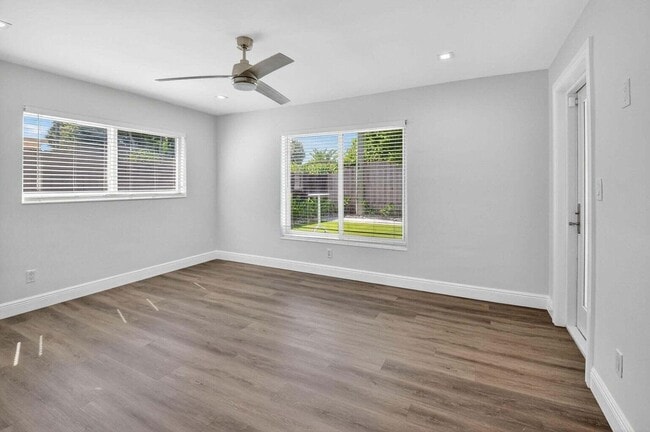 Building Photo - 714 SW 25th Ave