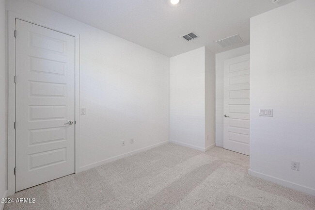 Building Photo - 7682 W Jackrabbit Ln