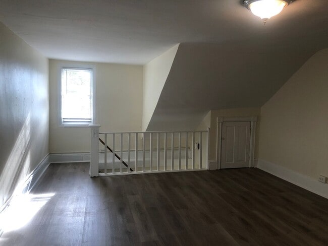 Building Photo - Great Home! 4 Bedroom House with Spacious Living Area! Full Basement for Storage! W/D Hook-ups! Y...