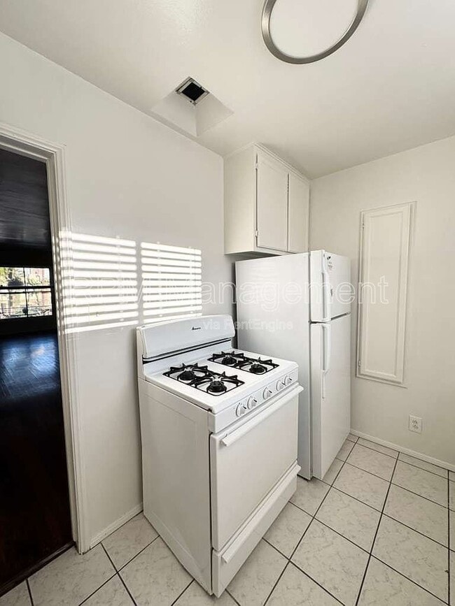 Building Photo - 7030 La Tijera Blvd