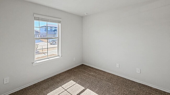 Building Photo - 3405 Tomahawk Dr