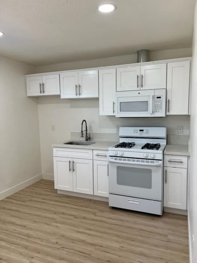 Building Photo - LB2527