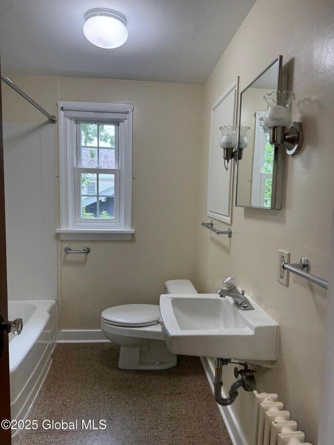 Building Photo - 1366 Helderberg Ave