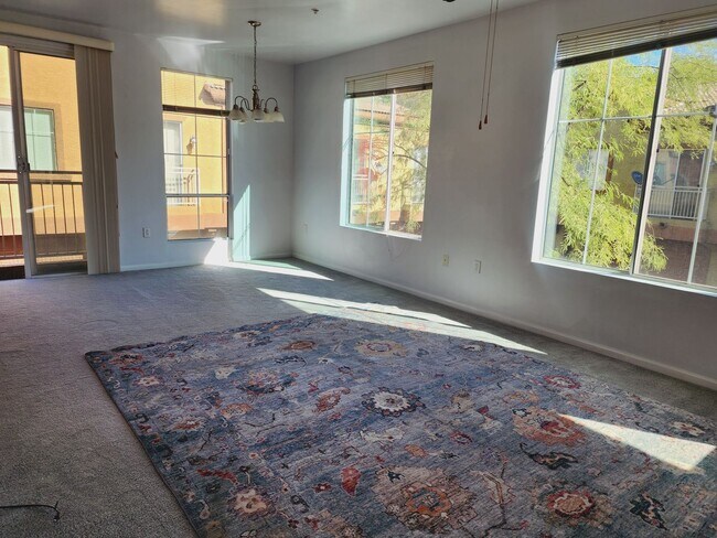 Building Photo - Lovely Parkside Townhome!