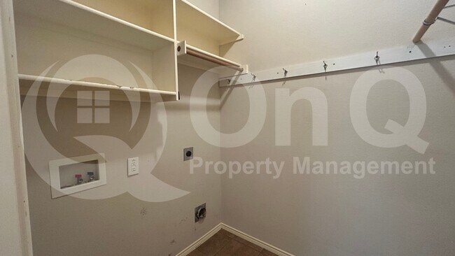 Building Photo - 9537 Navarro St