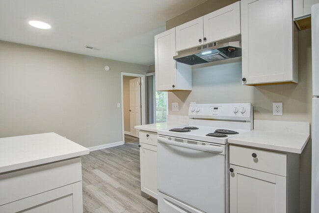Building Photo - 9621 N Cardinal Dr